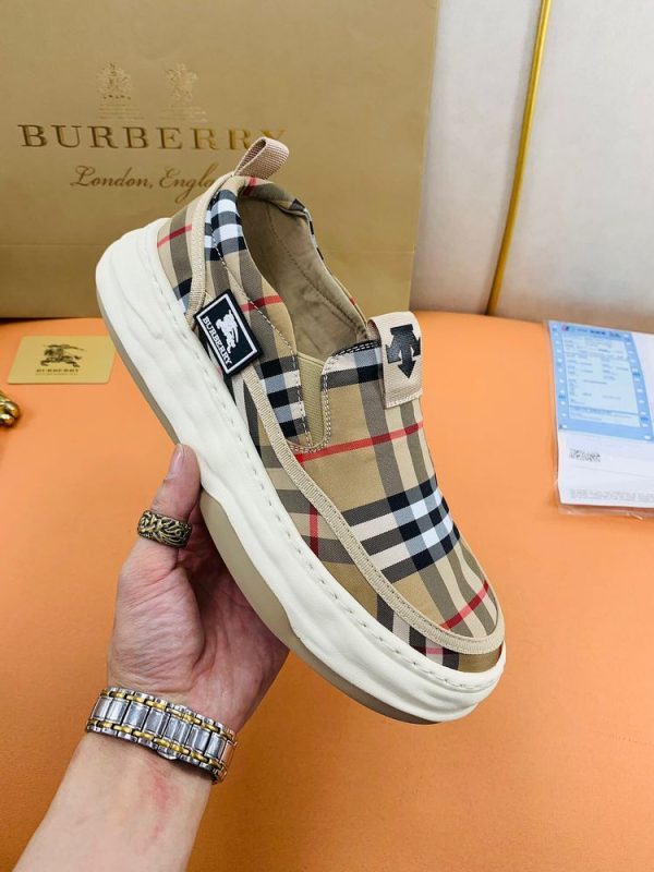 New Collection Burberry Shoes 029