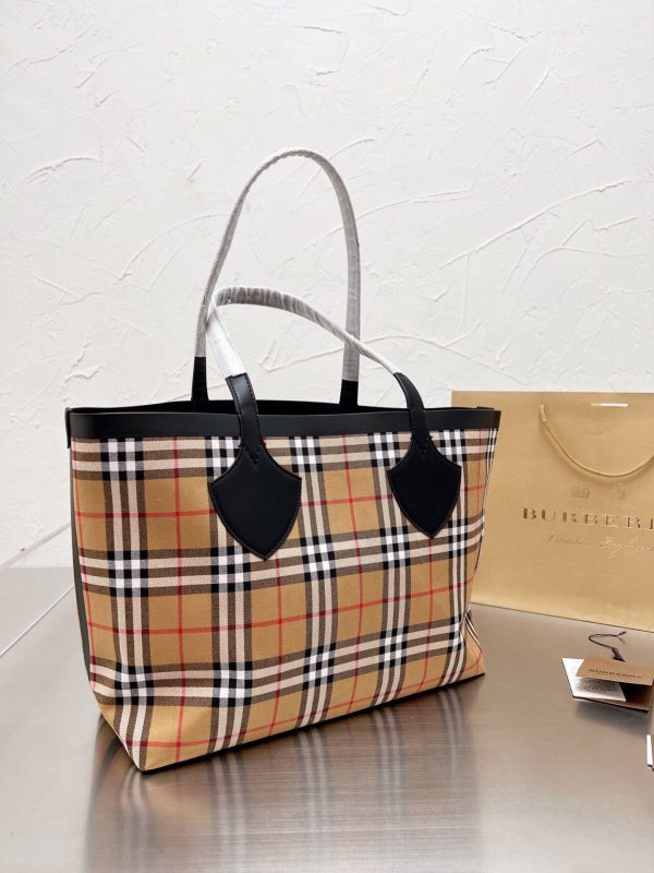 New Collection Burberry Bag 070