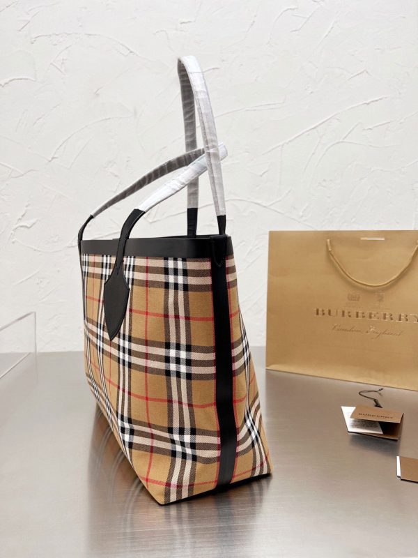 New Collection Burberry Bag 070