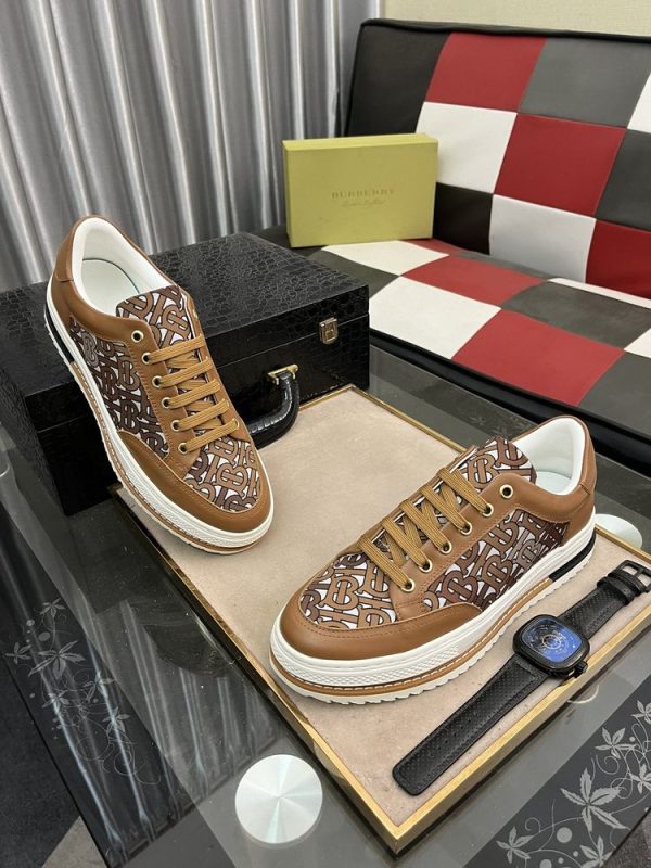 New Collection Burberry Shoes 018