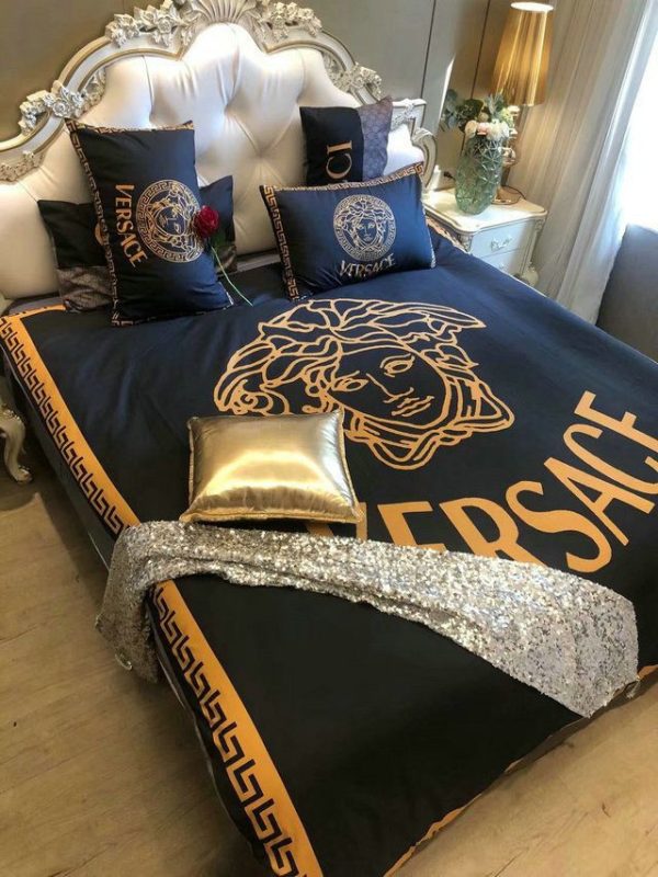 Luxury Brand Versace Type Bedding Sets 012