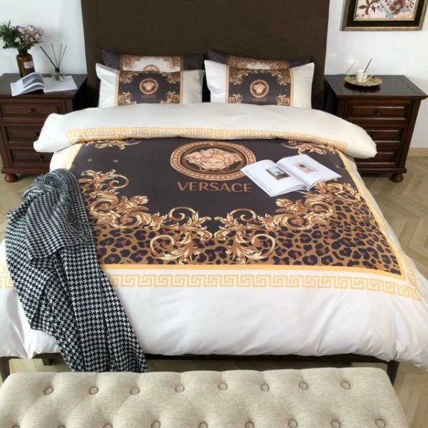 Luxury Brand Versace Type Bedding Sets 050