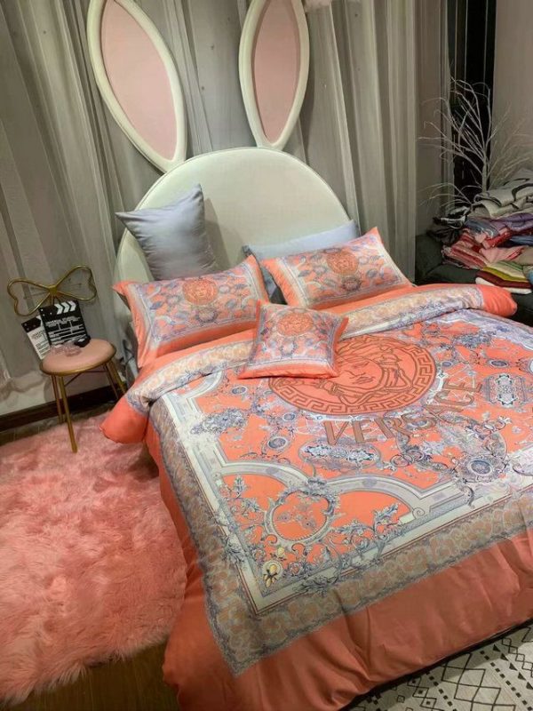 Luxury Brand Versace Type Bedding Sets 054