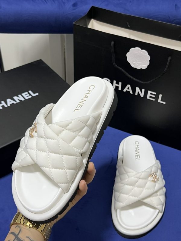 New Collection Chanel Shoes 067