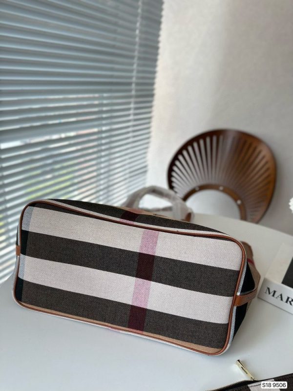 New Collection Burberry Bag 012