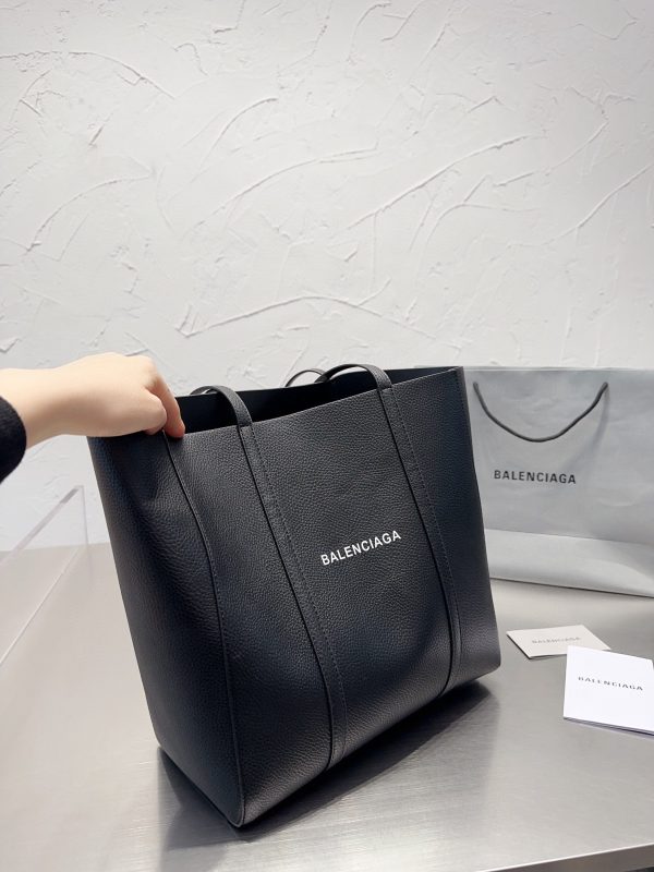 New Collection Balenciaga Bag 022