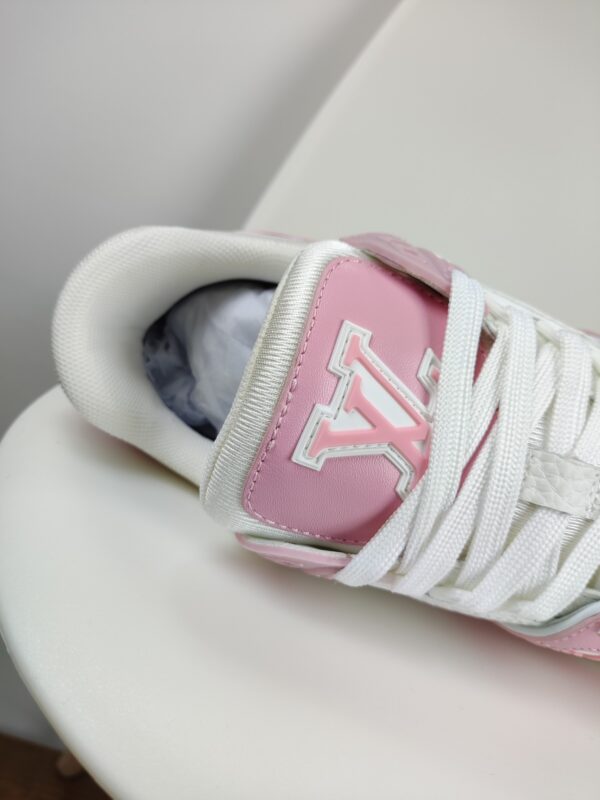 New Collection LV Trainer 050