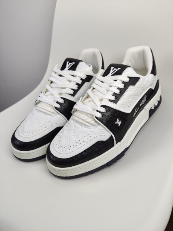 New Collection LV Trainer 032