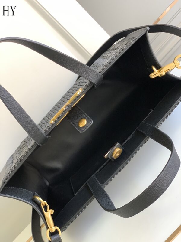 New Collection Valentino Bag 21