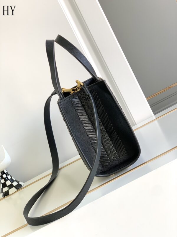 New Collection Valentino Bag 22