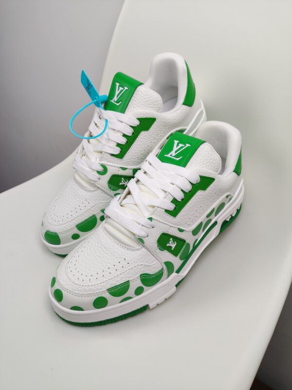 New Collection LV Trainer 030