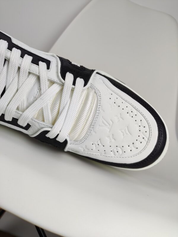 New Collection LV Trainer 032