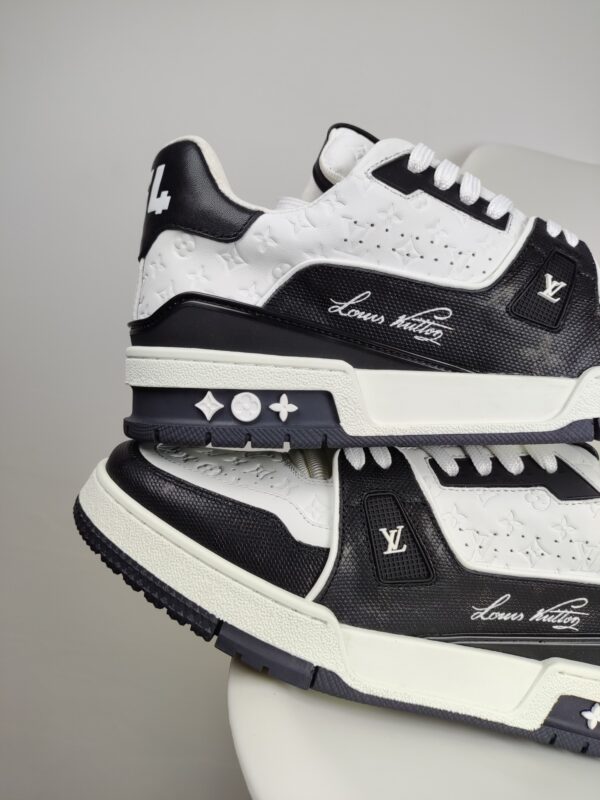 New Collection LV Trainer 032