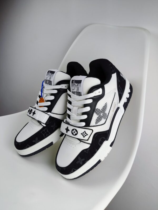 New Collection LV Trainer 044