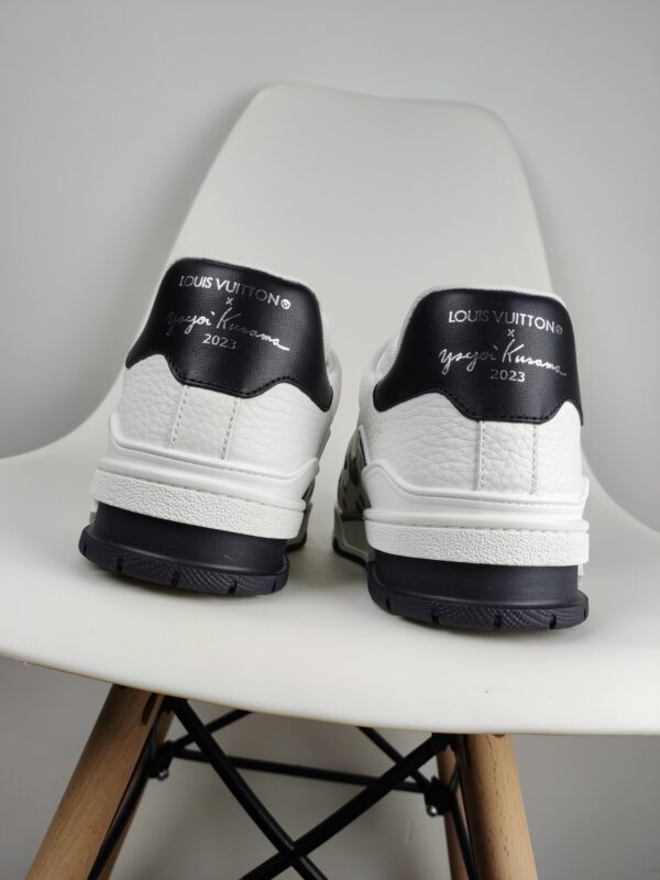 New Collection LV Trainer 031