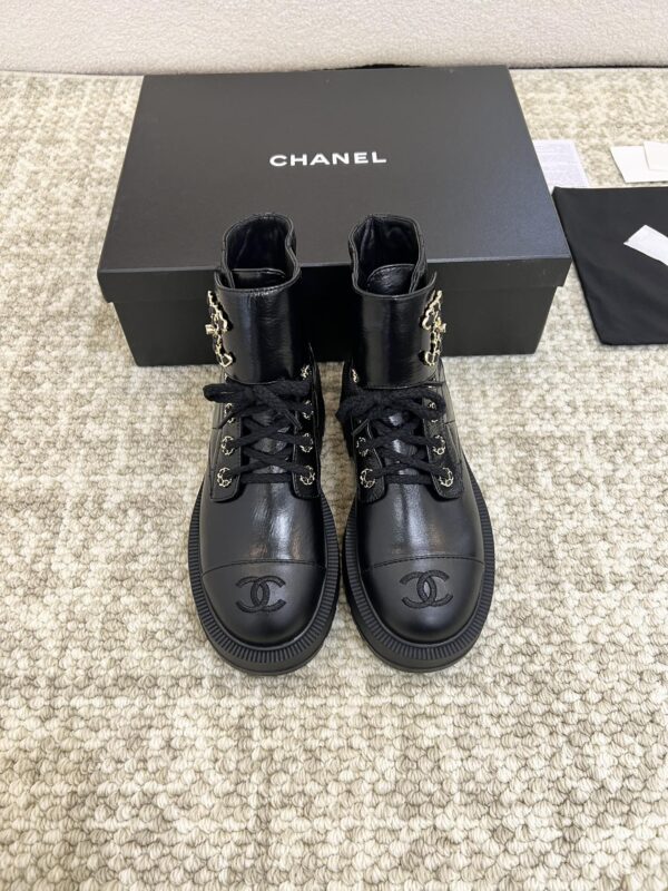 New Collection Chanel Shoes 381