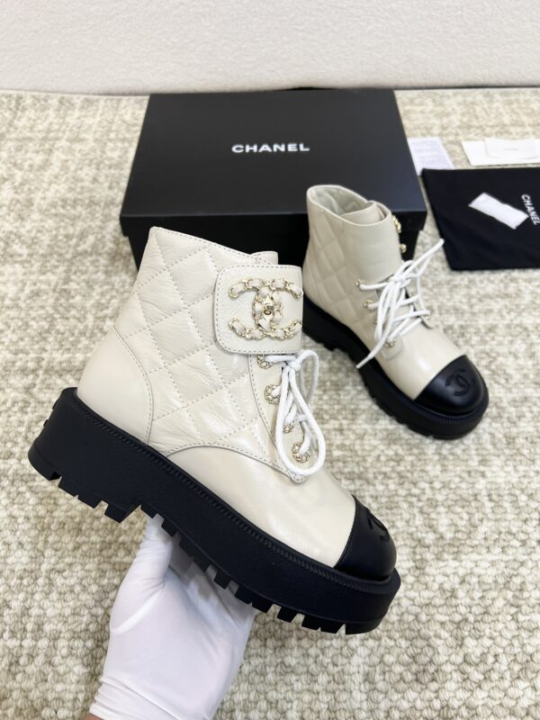 New Collection Chanel Shoes 381