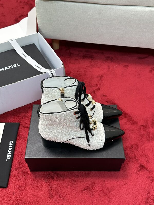 New Collection Chanel Shoes 386