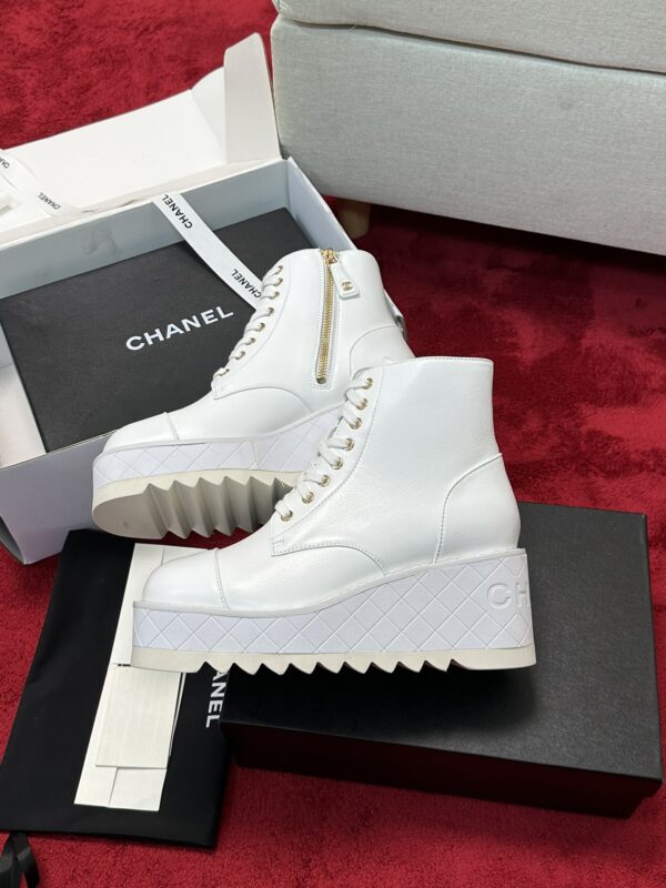 New Collection Chanel Shoes 387