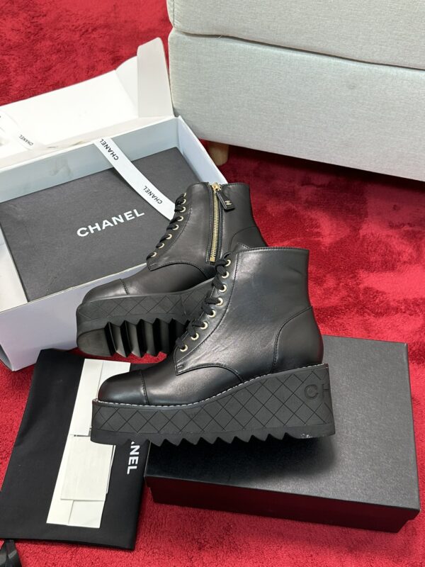 New Collection Chanel Shoes 387