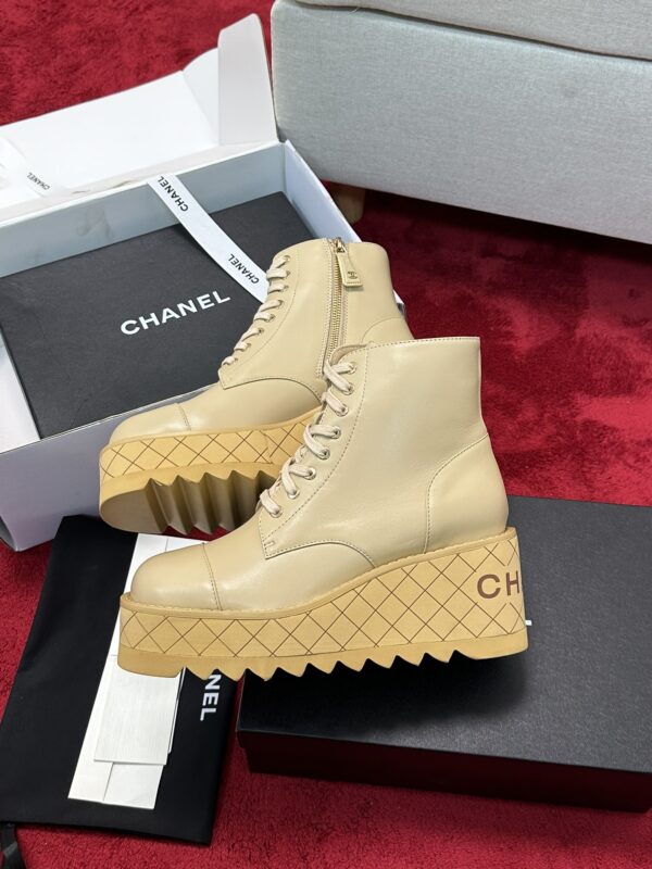 New Collection Chanel Shoes 387