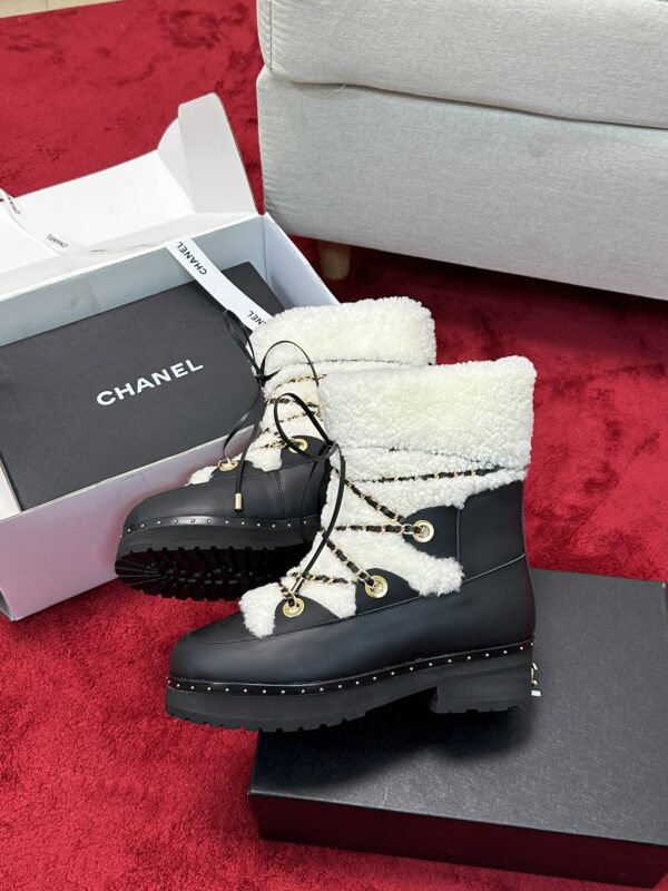 New Collection Chanel Shoes 389