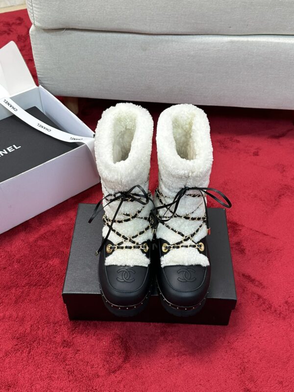 New Collection Chanel Shoes 389