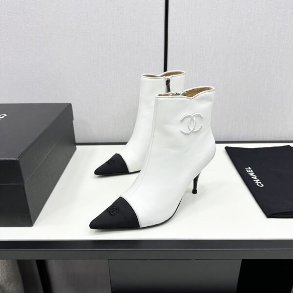 New Collection Chanel Shoes 359