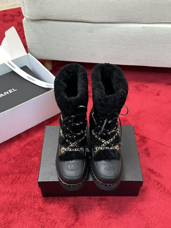 New Collection Chanel Shoes 389