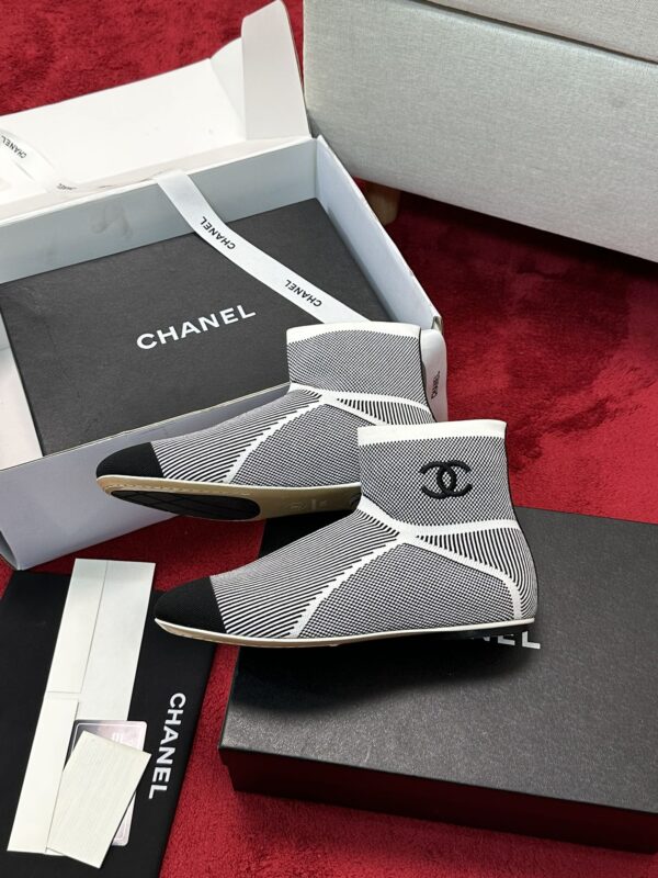 New Collection Chanel Shoes 385