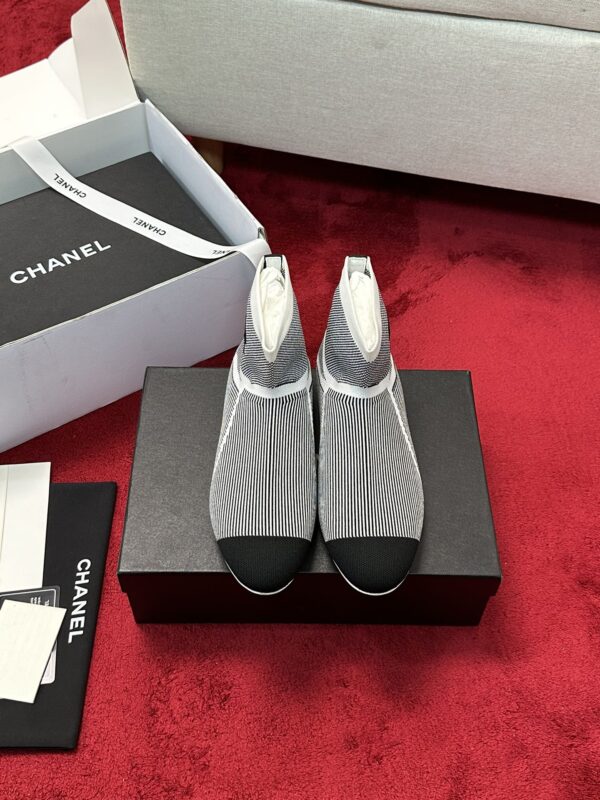 New Collection Chanel Shoes 385