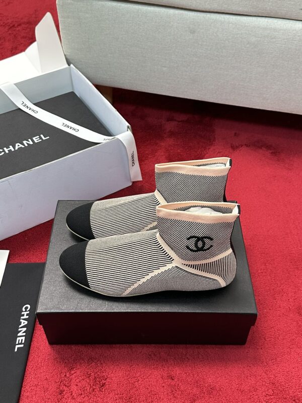 New Collection Chanel Shoes 385