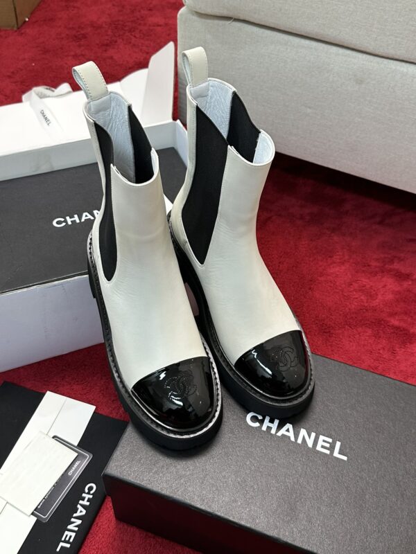 New Collection Chanel Shoes 391