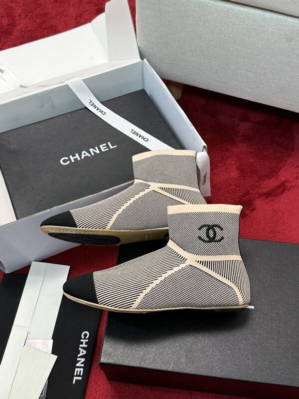 New Collection Chanel Shoes 385