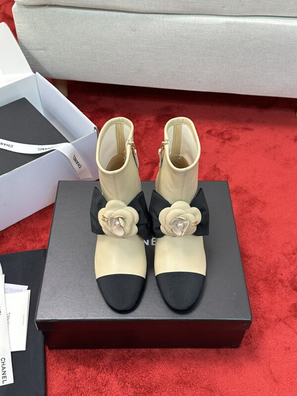 New Collection Chanel Shoes 392