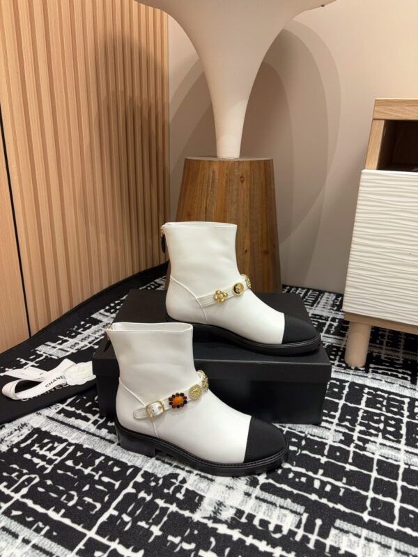 New Collection Chanel Shoes 395