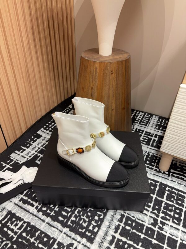 New Collection Chanel Shoes 395