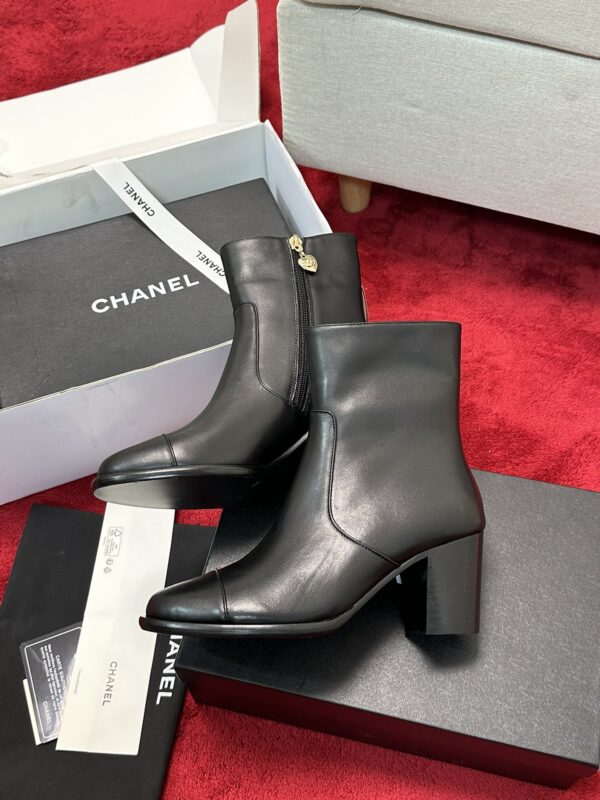 New Collection Chanel Shoes 384