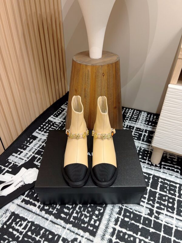 New Collection Chanel Shoes 395