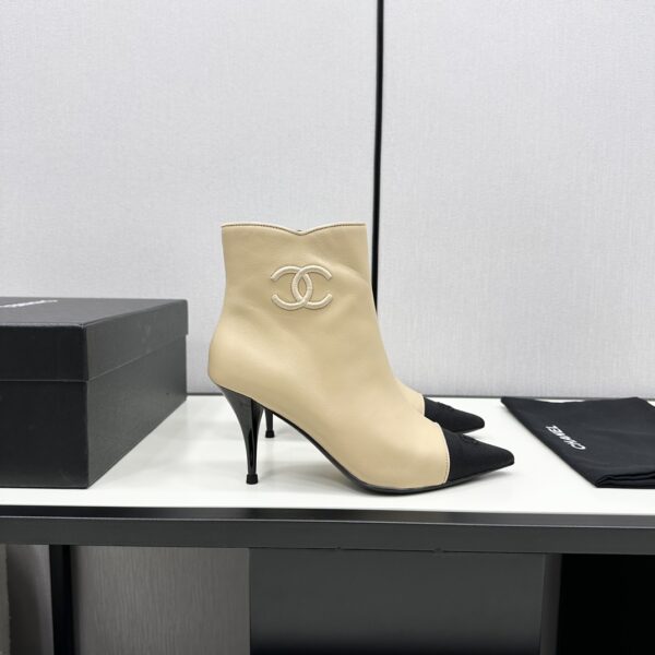 New Collection Chanel Shoes 359