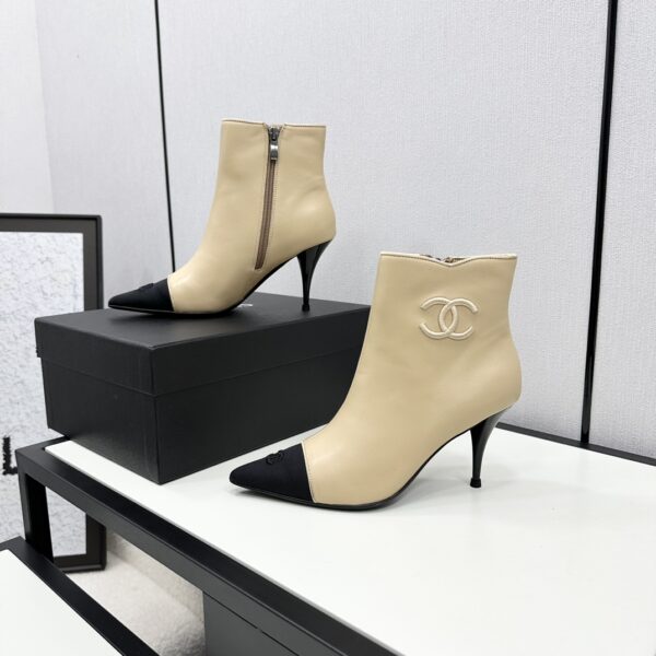 New Collection Chanel Shoes 359