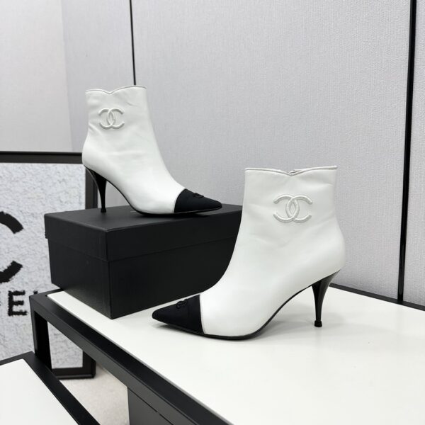 New Collection Chanel Shoes 359