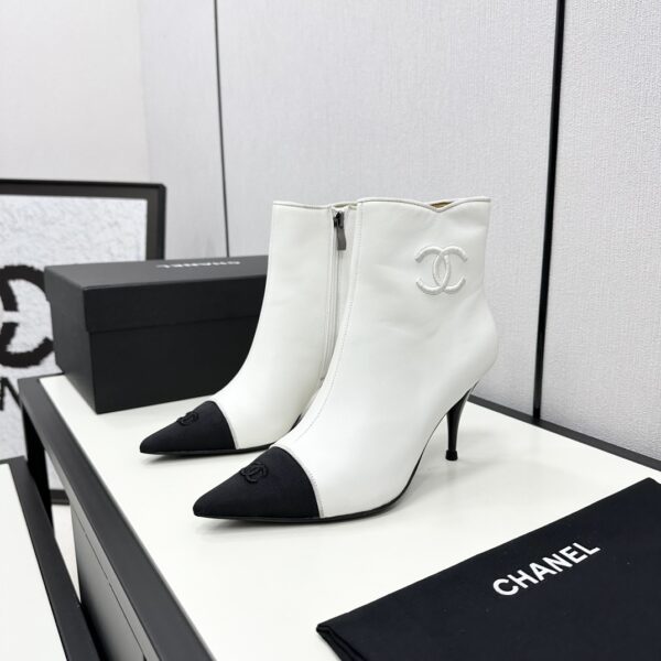 New Collection Chanel Shoes 359