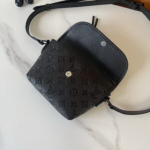 Pulse M12806 16x5x22 5cm ss17 1935648