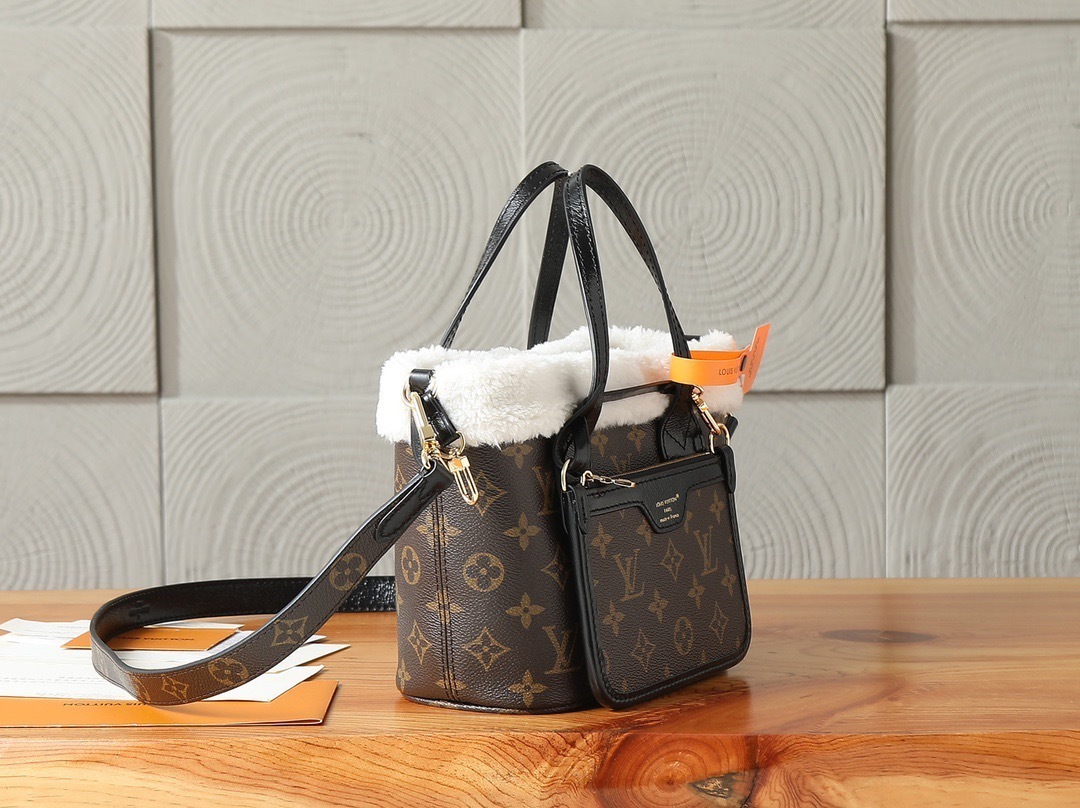 New Collection LV Bag 2486 New Collection LV Bag 2486
