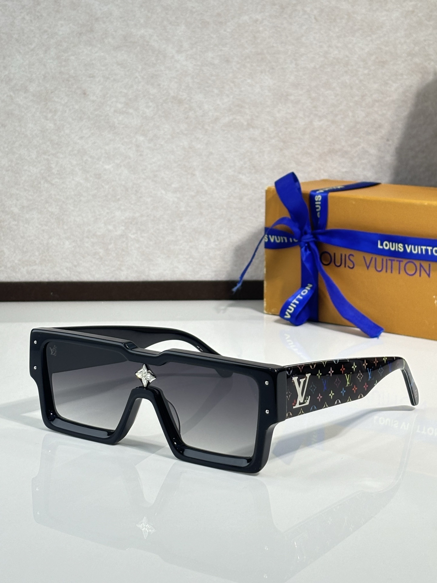 New Collection LV Glasses 300 New Collection LV Glasses 300