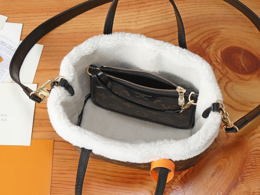 New Collection LV Bag 2486 New Collection LV Bag 2486