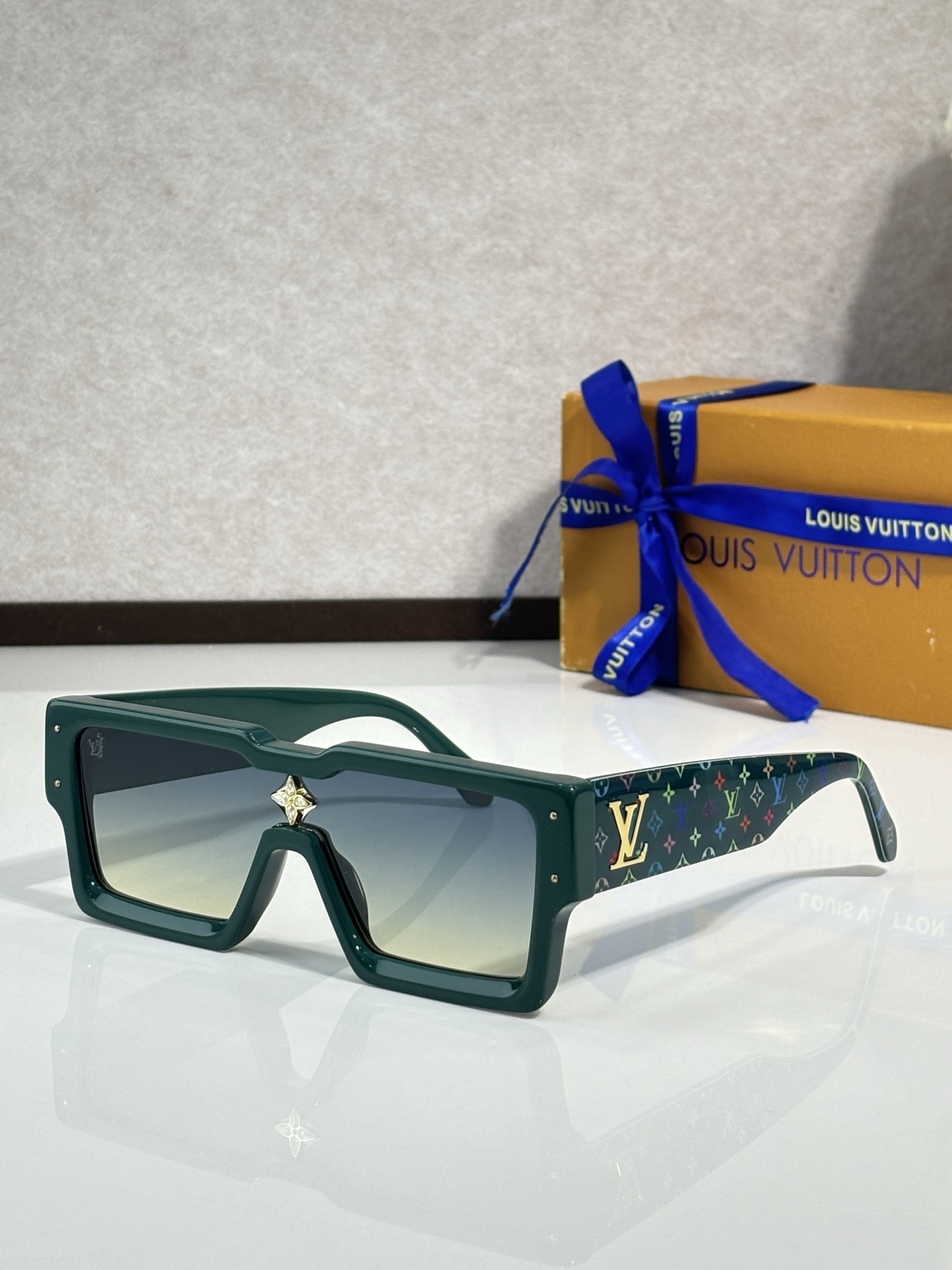 New Collection LV Glasses 300 New Collection LV Glasses 300