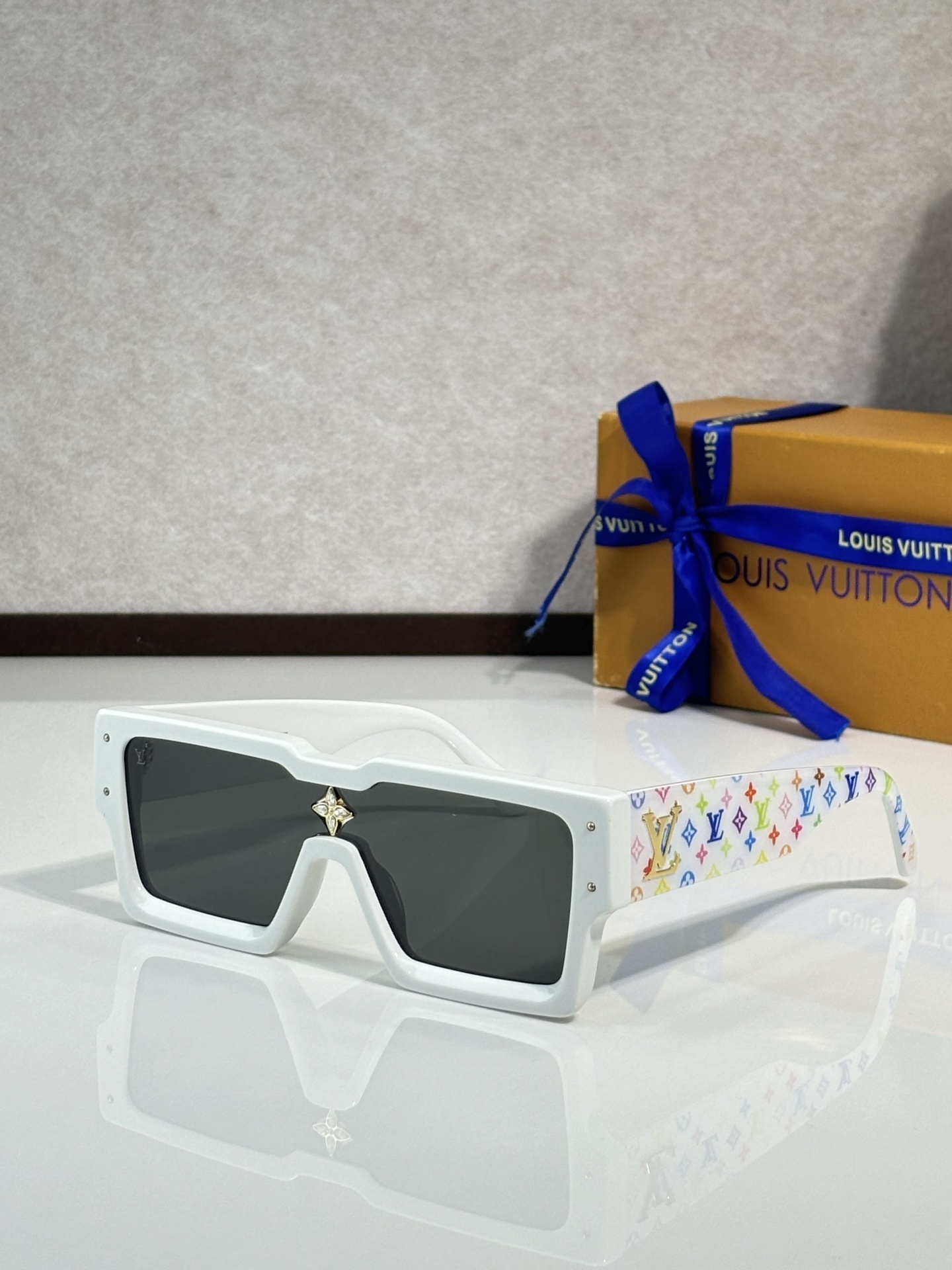 New Collection LV Glasses 300 New Collection LV Glasses 300