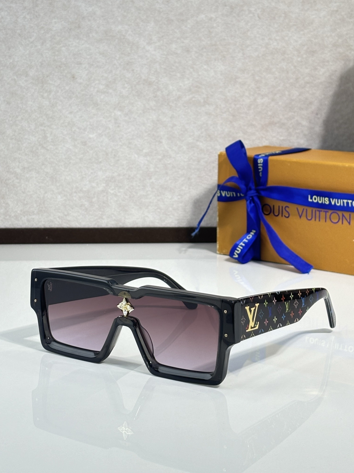 New Collection LV Glasses 300 New Collection LV Glasses 300
